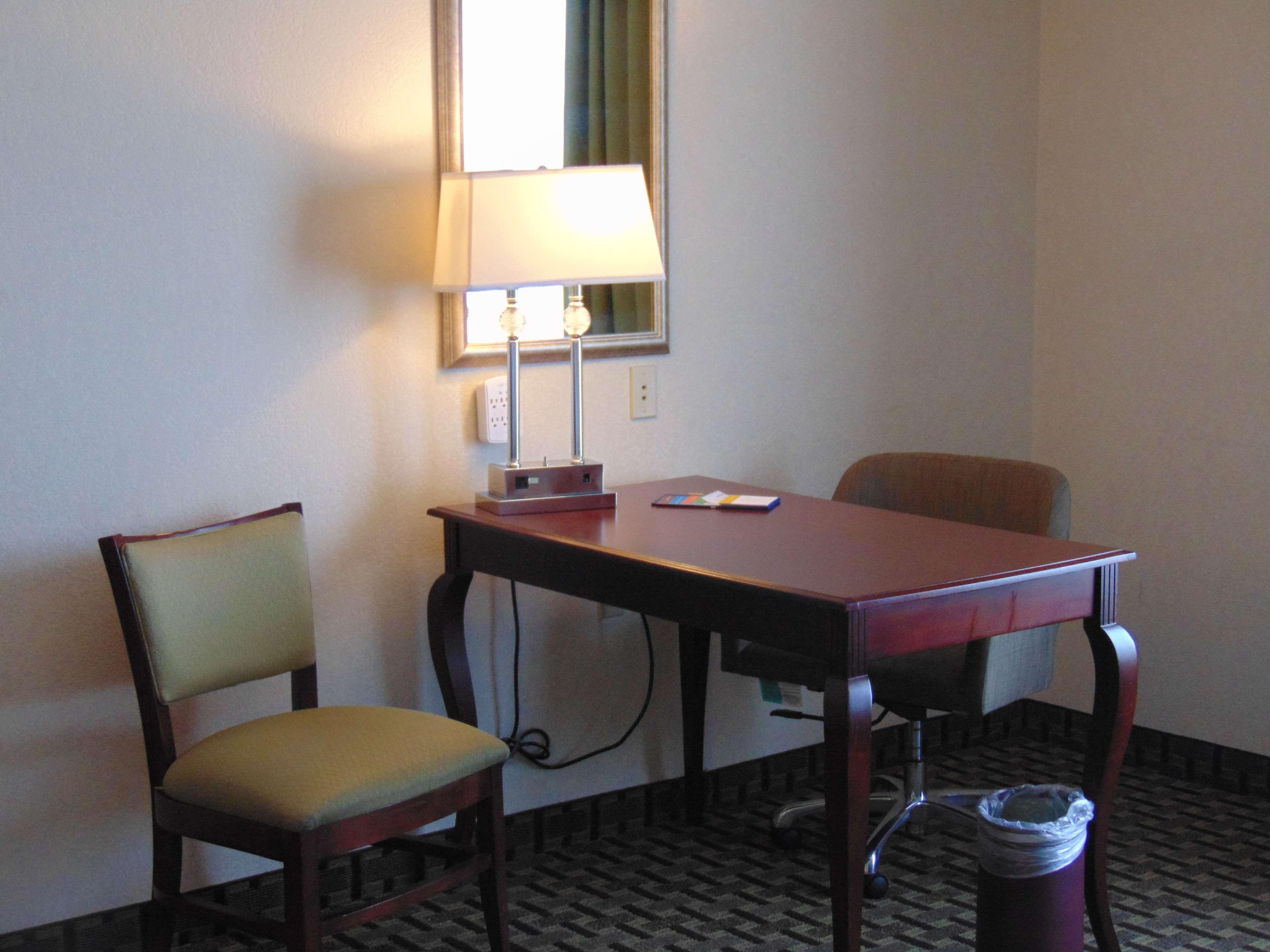 Hampton Inn & Suites Cleveland-Ментор Екстериор снимка
