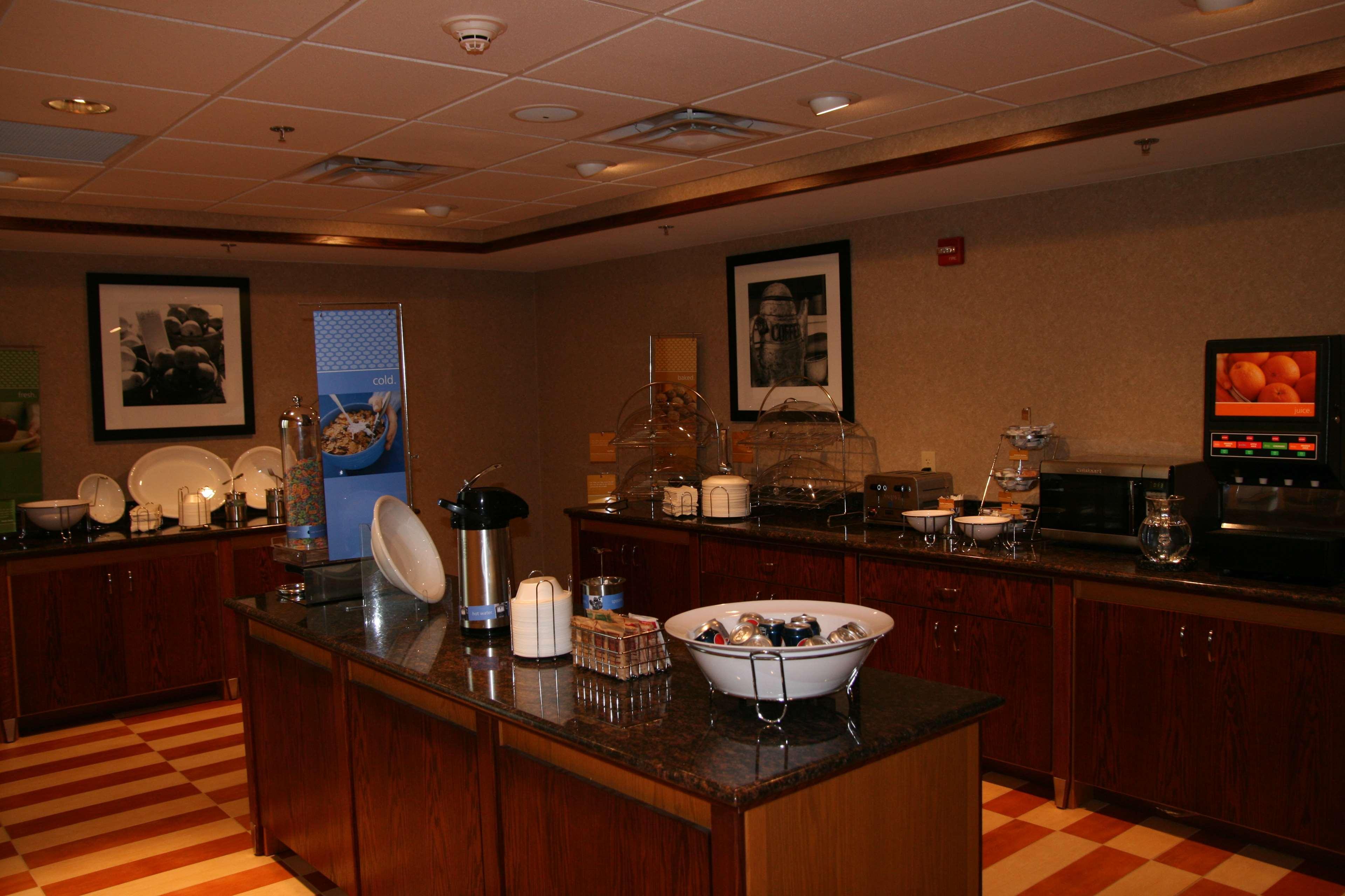 Hampton Inn & Suites Cleveland-Ментор Екстериор снимка