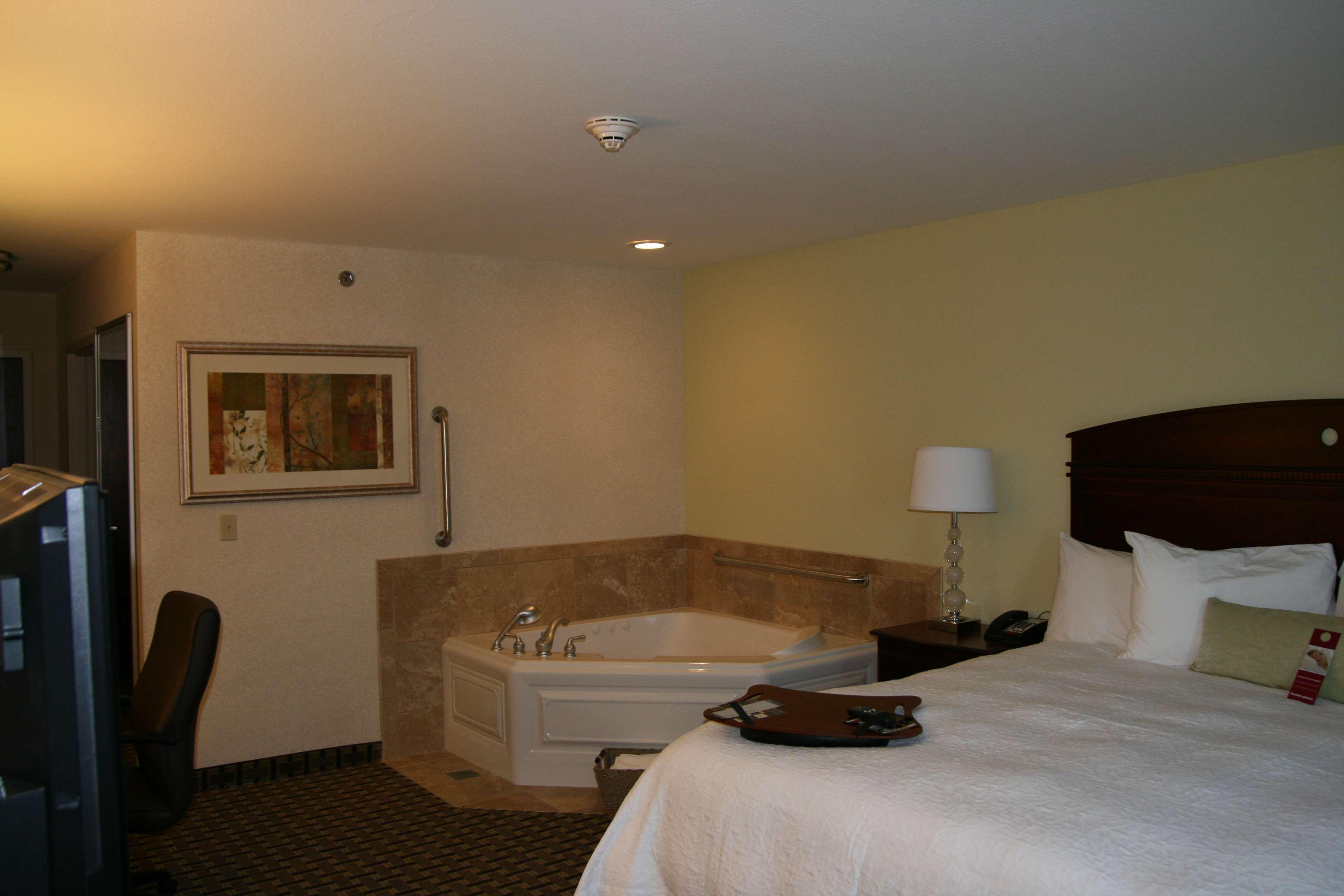 Hampton Inn & Suites Cleveland-Ментор Стая снимка
