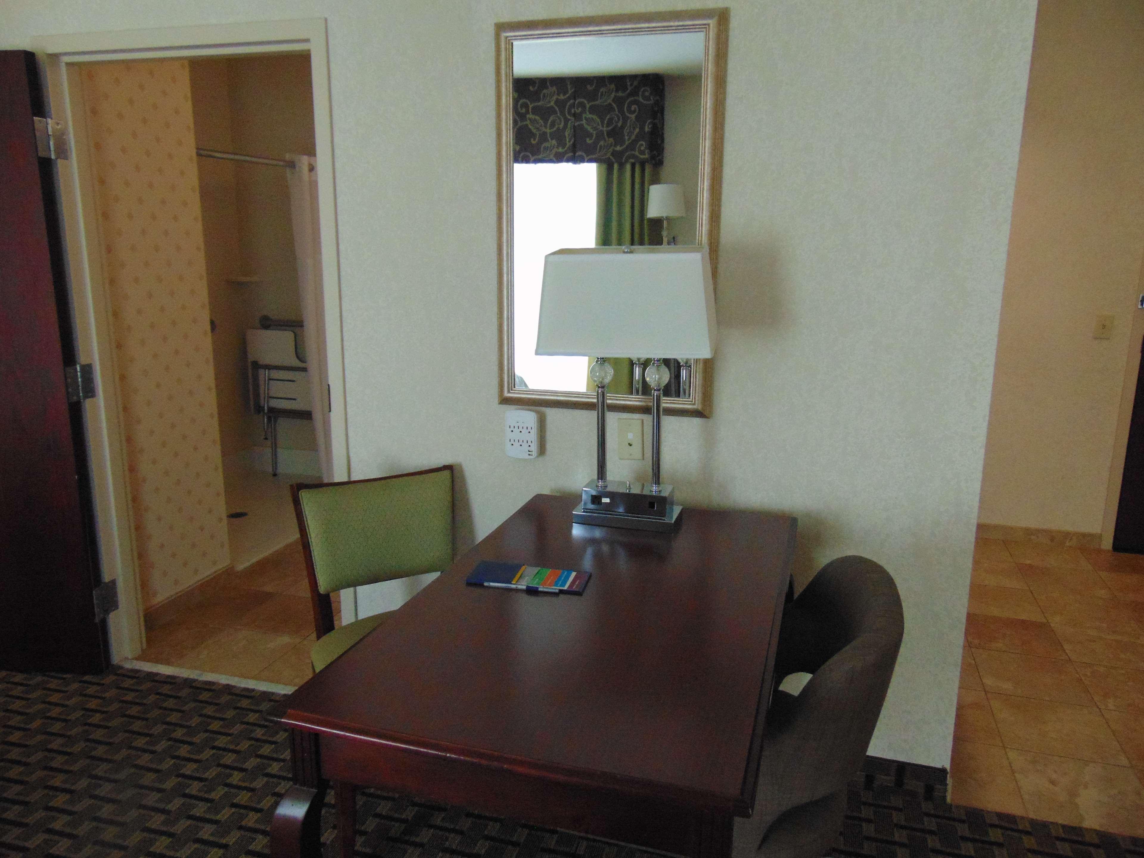 Hampton Inn & Suites Cleveland-Ментор Екстериор снимка