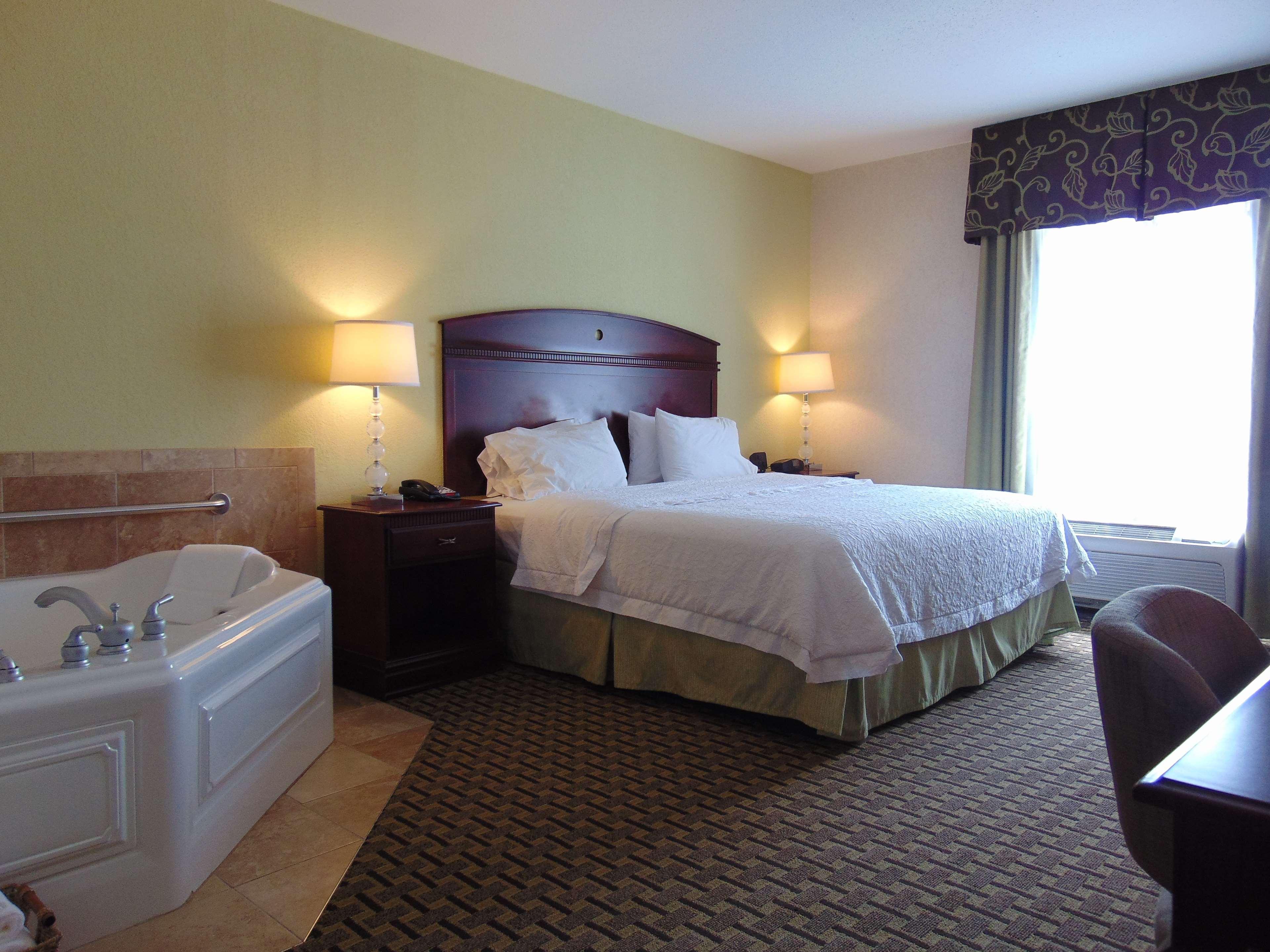 Hampton Inn & Suites Cleveland-Ментор Екстериор снимка