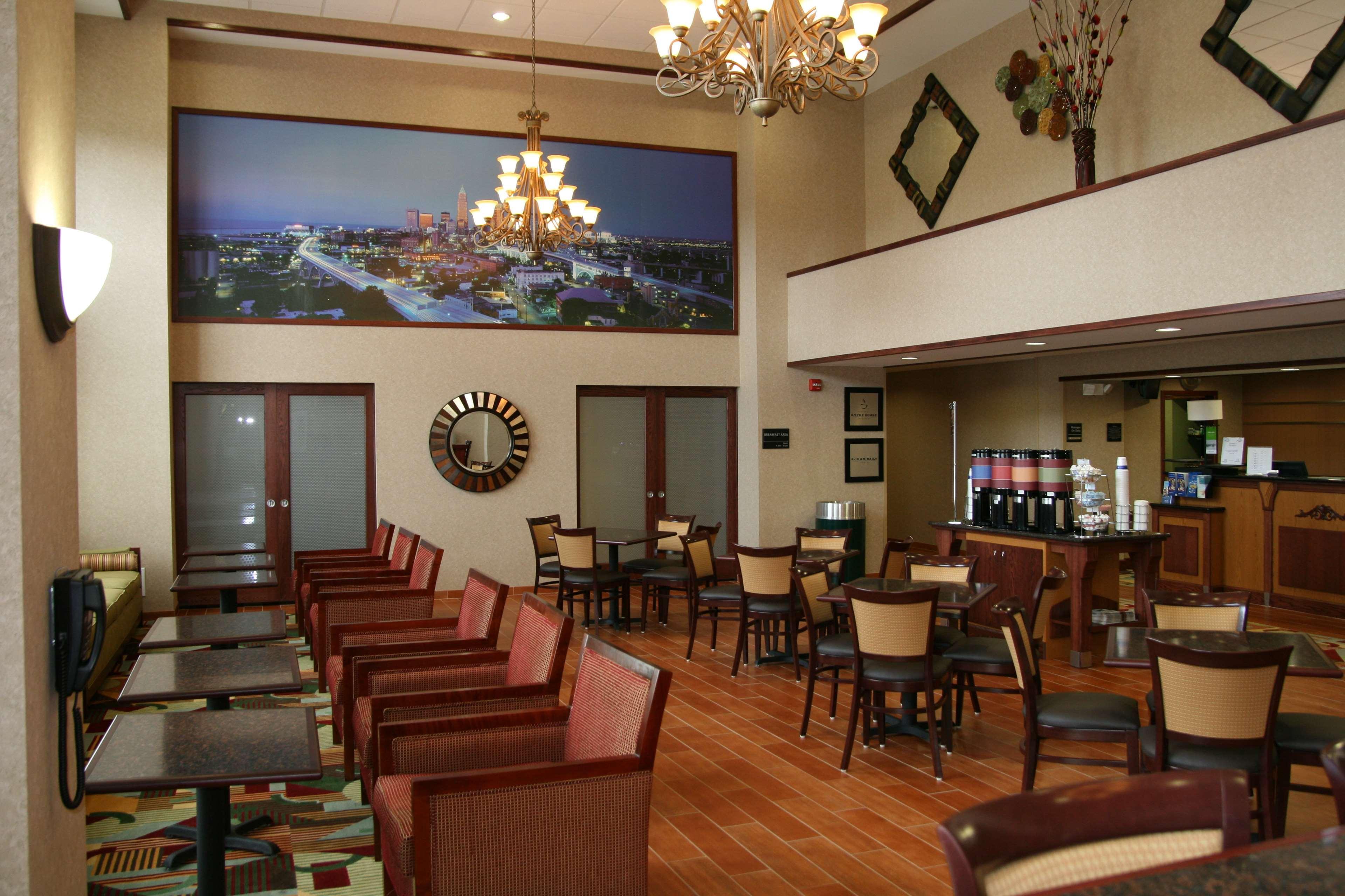 Hampton Inn & Suites Cleveland-Ментор Ресторант снимка