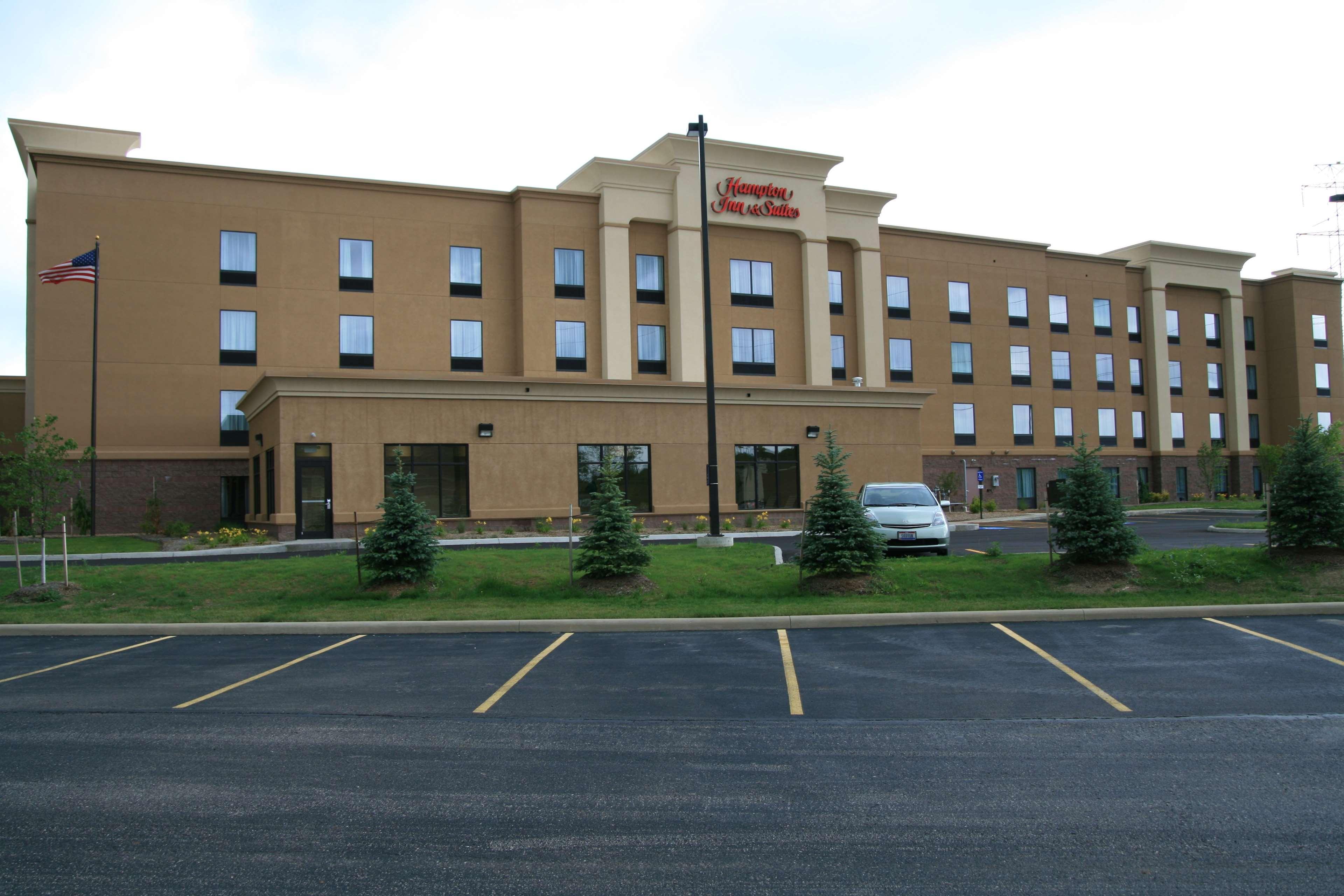 Hampton Inn & Suites Cleveland-Ментор Екстериор снимка