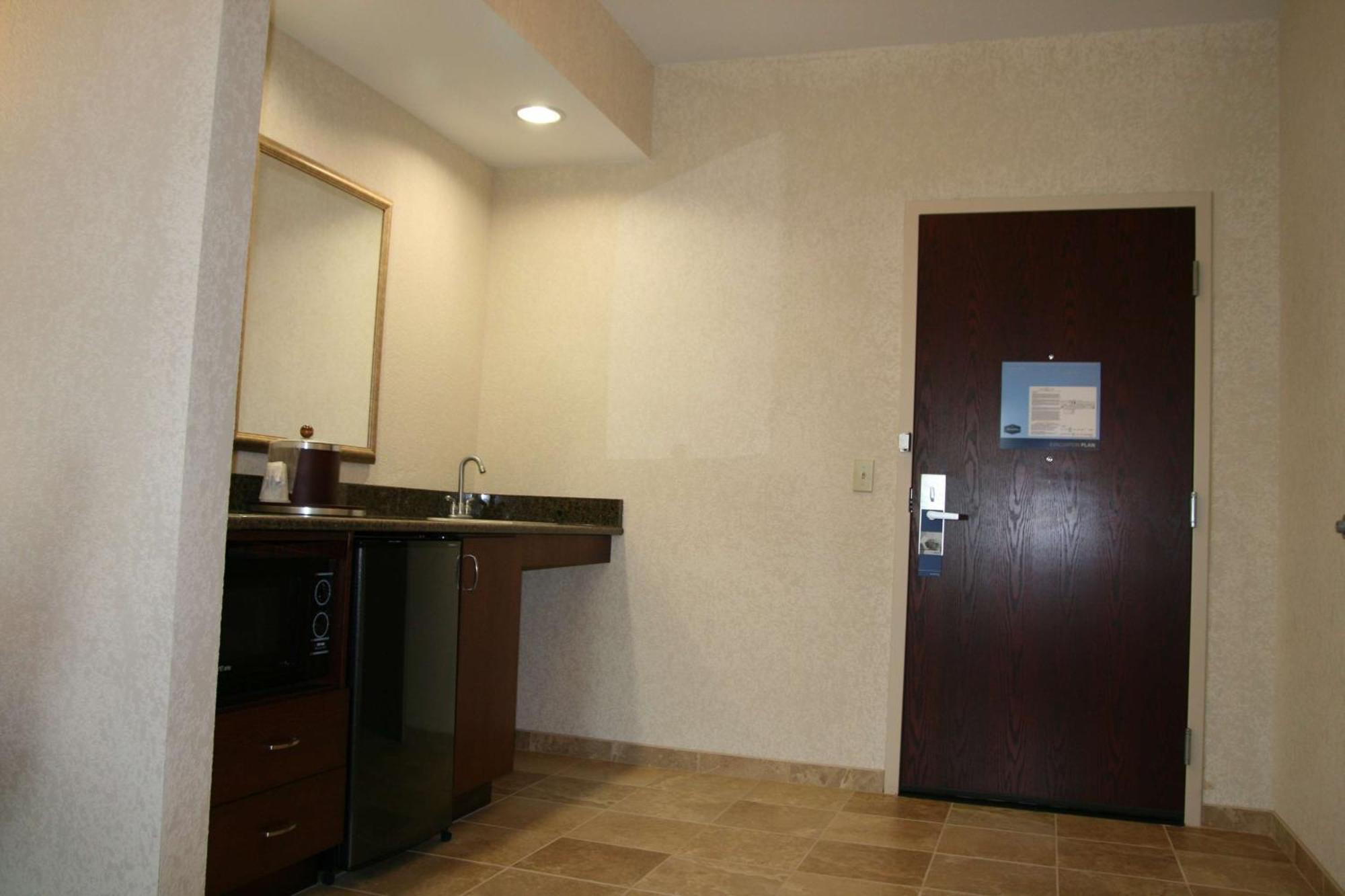 Hampton Inn & Suites Cleveland-Ментор Екстериор снимка