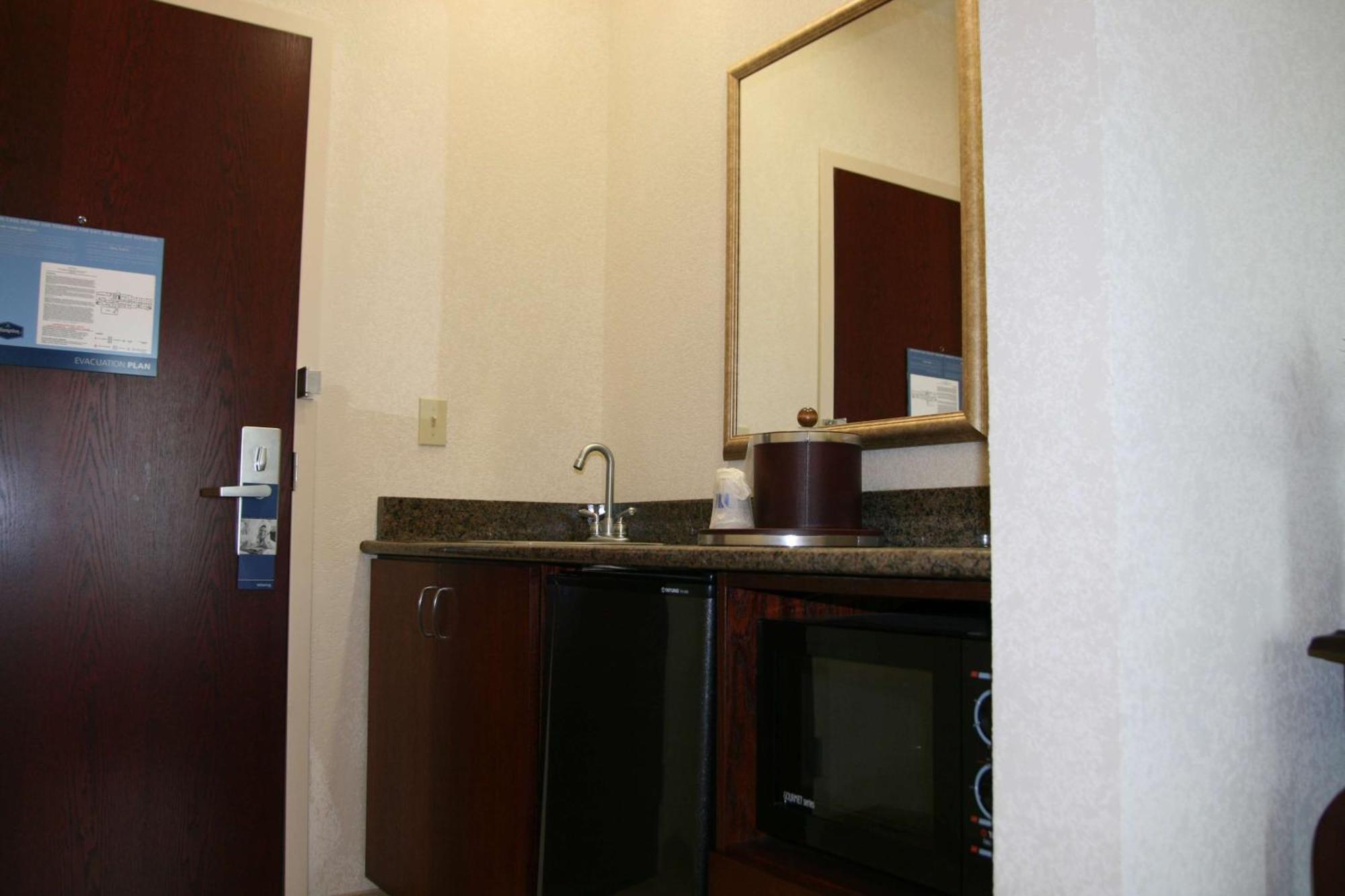 Hampton Inn & Suites Cleveland-Ментор Екстериор снимка