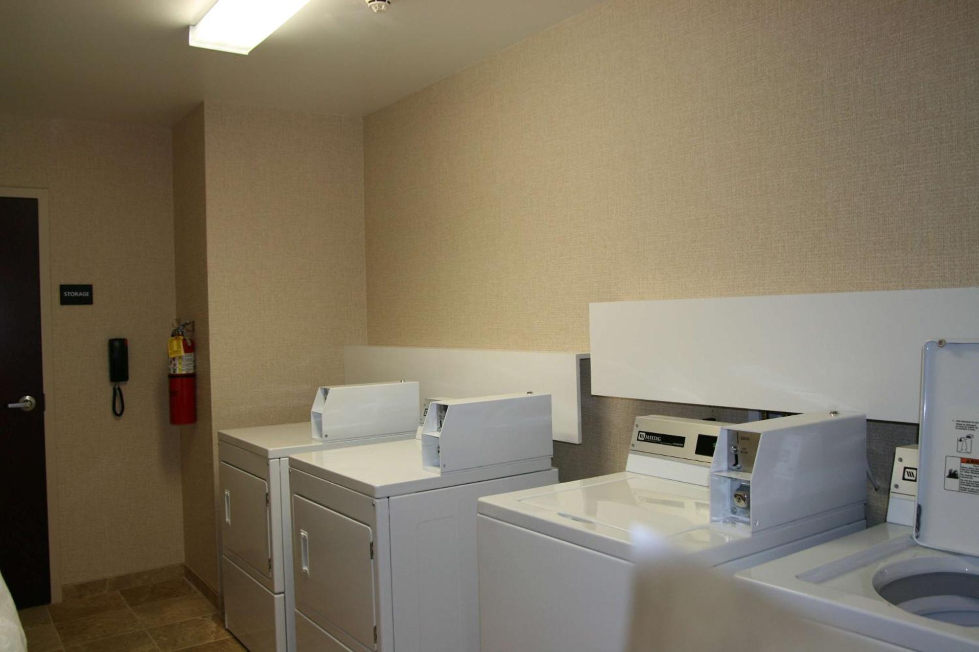 Hampton Inn & Suites Cleveland-Ментор Екстериор снимка