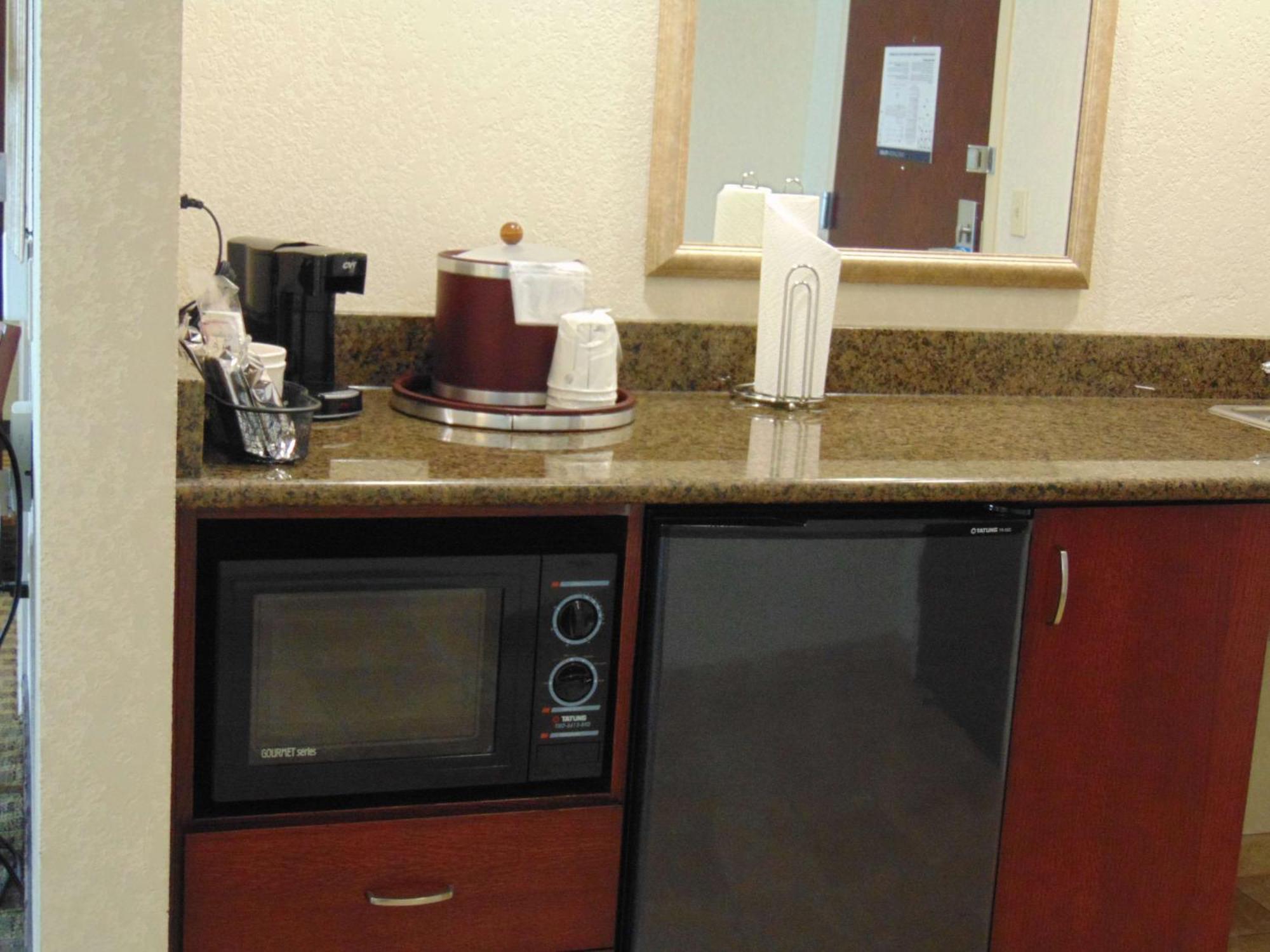 Hampton Inn & Suites Cleveland-Ментор Екстериор снимка