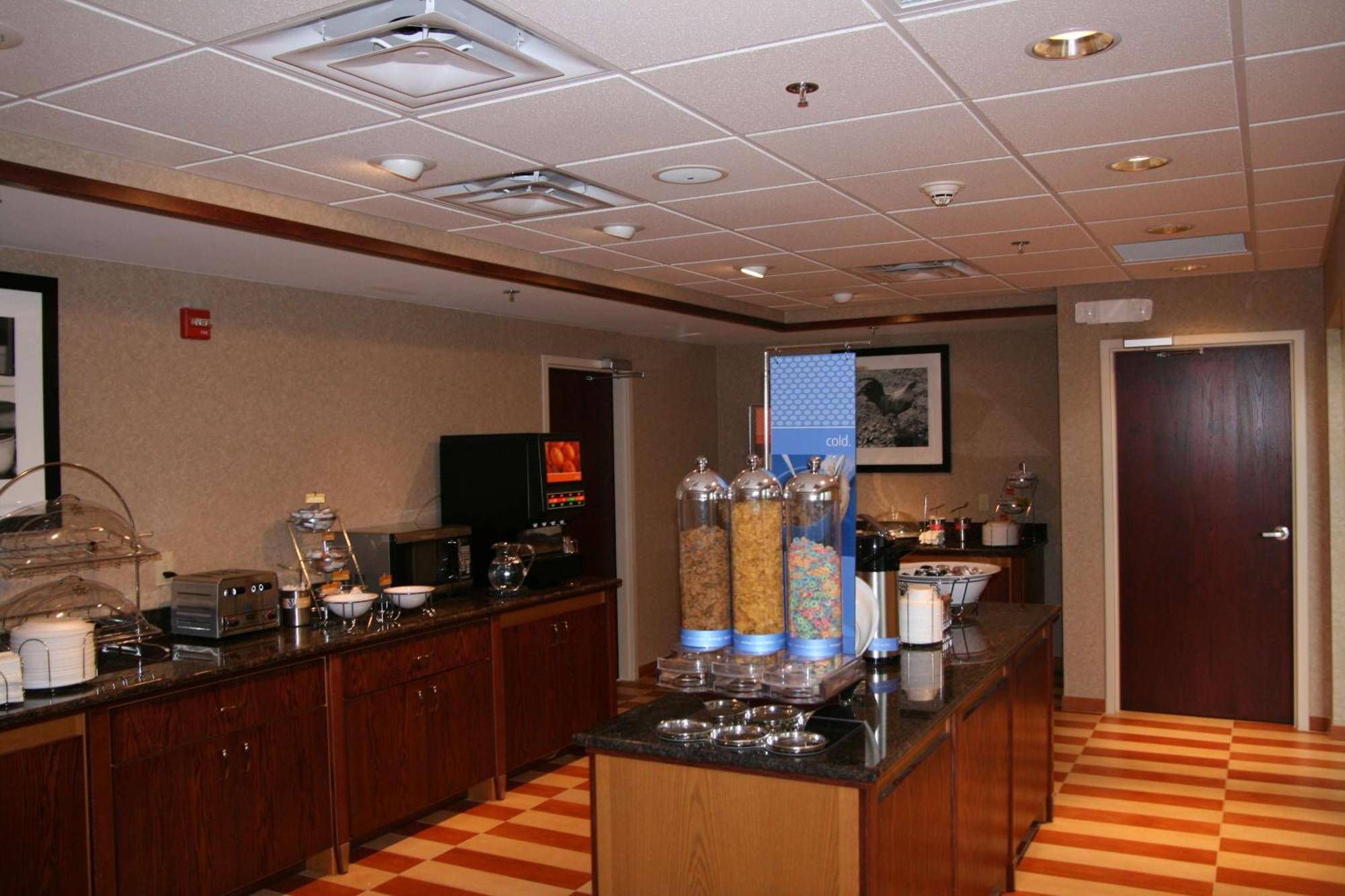 Hampton Inn & Suites Cleveland-Ментор Екстериор снимка