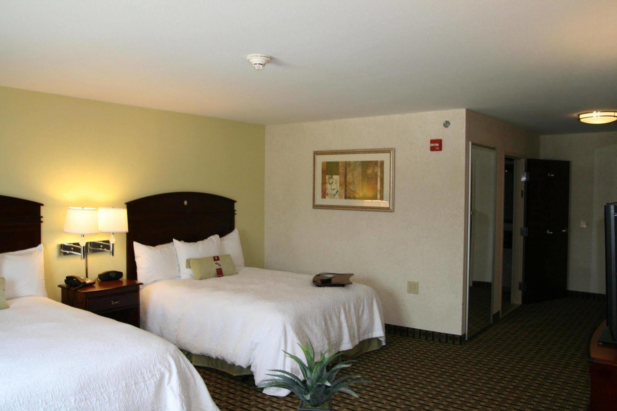 Hampton Inn & Suites Cleveland-Ментор Стая снимка