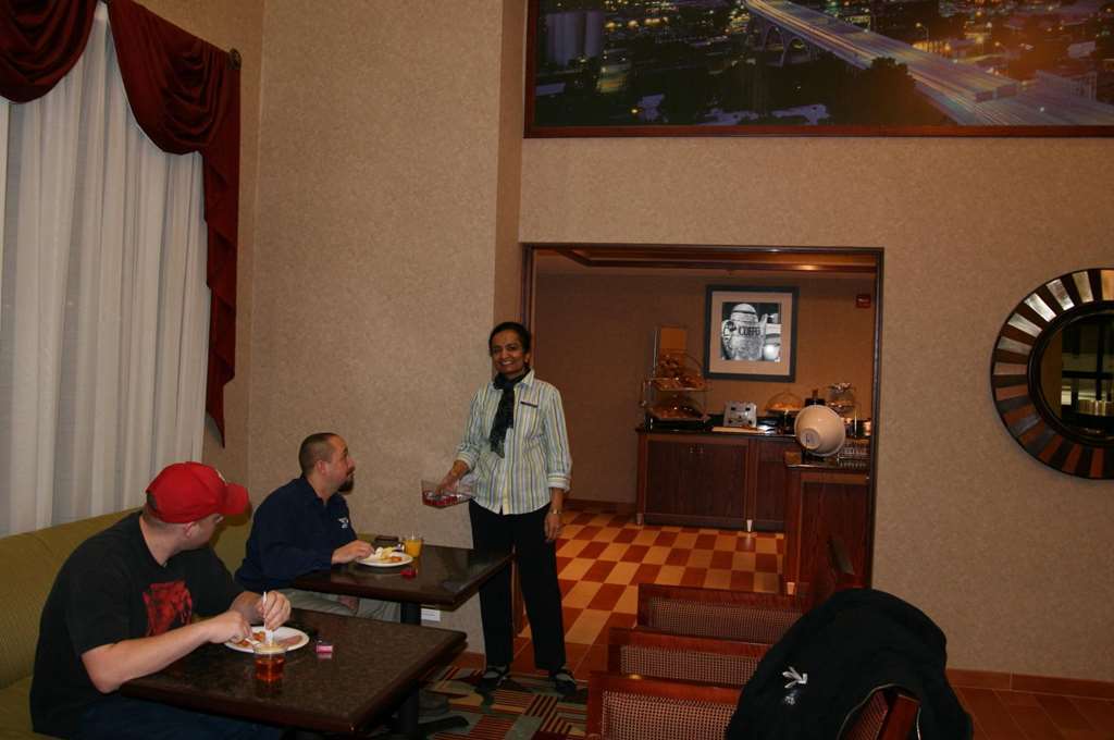 Hampton Inn & Suites Cleveland-Ментор Ресторант снимка